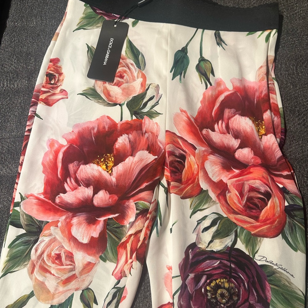 Dolce & Gabbana Cream Floral Cropped Pants with Black Waistband - Picture 4 of 11